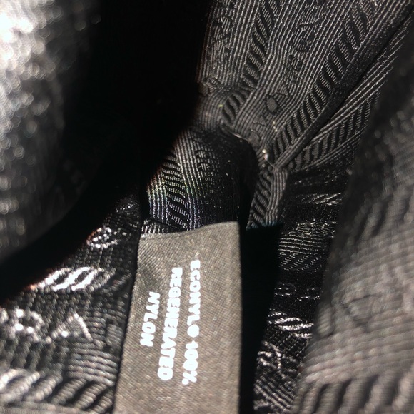 Prada bag women only worn twice 100% authentic still in very good condition - Picture 8 of 8